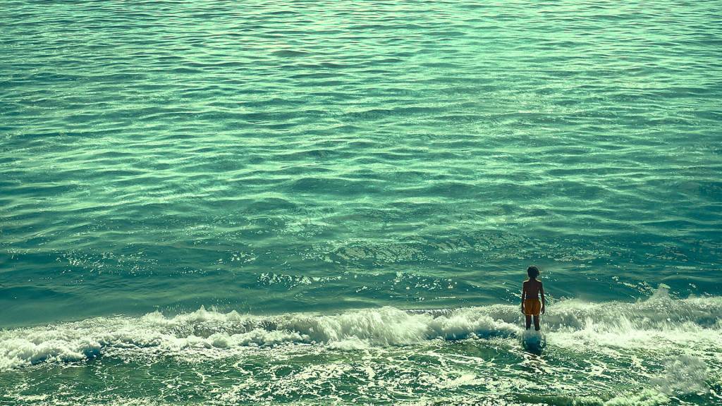 Rilasciato il teaser trailer di “Denti da&nbsp;squalo”